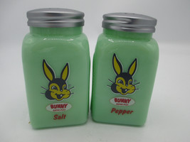 Jadeite Salt and Pepper Shakers Mid Century Style Arch Bunny Bread Green Glass - £15.46 GBP