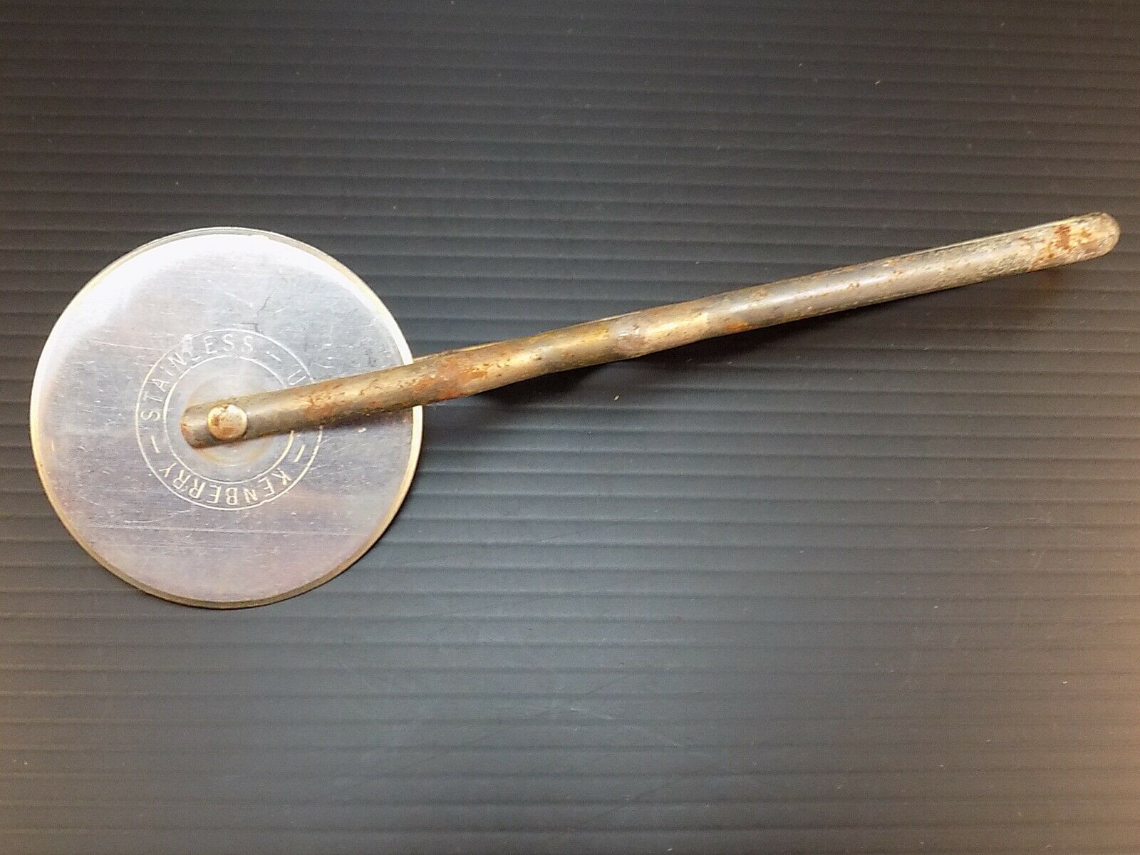 Vintage Kenberry Small 7&quot; Pizza Cutter Slicer Stainless Steel Hanging Ha... - $4.15