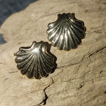 14K Yellow Gold Sea Shell Earrings Quarter Inch Nautical Ocean Beach Mermaid - $74.80