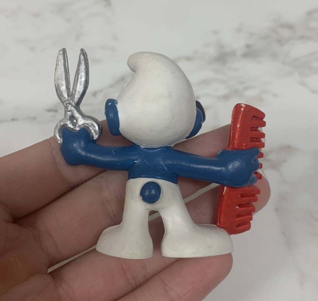 Barber Smurf with Scissors & Comb Vintage 1979 Peyo Schleich PVC Figure Item image 4