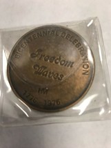 Vintage Medallion 1776-1976 Bicentennial Freedom Wares celebration 1.5 inch - £18.24 GBP