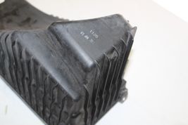 2004-2007 VOLKSWAGEN TOUAREG V8 AIR INTAKE CLEANER BOX LOWER COVER LID J1999 image 3