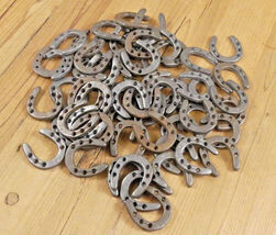 10 CAST IRON HORSESHOES CRAFTS HOME DECOR HORSESHOE HORSE **CASTING DEFE... - €12,14 EUR