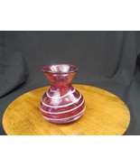 Cranberry and white vase - $529.46 MXN