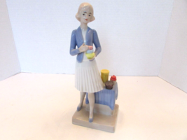 Interpur Figurine Consultant Award Tupperware Rep Woman 1960&#39;s Series 1 ... - $184.13 MXN