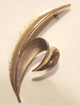 CROWN TRIFARI Brooch Pin Brushed Gold Tone Leaf Design 3 1/2&quot; Tall Vintage 1960s - £17.75 GBP