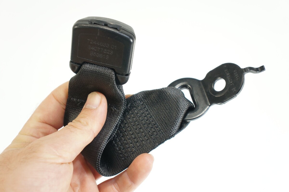 2011-2016 bmw 535i 528i 550i f10 rear center seat buckle receiver 7244836 - $24.87