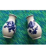 Two vintage small Chinese porcelain vases blue and white floral 4&quot; - £39.81 GBP