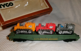 Tyco HO Scale Vintage Skid Flat W/3 Tractors Western Maryland #351A Orig... - $12.99