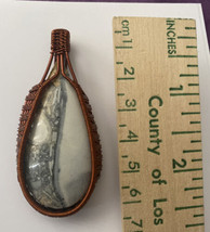 Necklace Pendant Magnesite Crystal Stone Long Teardrop Gray &amp; White Copper Wire - £7.47 GBP