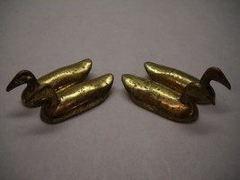 Vintage Set Of 4 Miniature Brass Ducks Patina Speck Smooth Plain Design - £21.91 GBP