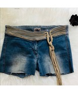 Sharagano cut off jean stretchy shorts fringe belt - $405.06 MXN