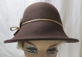 Vintage Preston &amp; York Brown 100% Wool Felt hat with tan flower - £9.65 GBP
