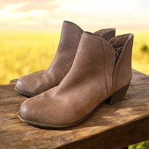 Lucky Brand Double Zip LP Brenon Ankle Booties Color Wheat Goat Size 6 - $553.28 MXN