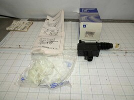 GM 10324035 Power Door Lock Actuator RH Sliding OEM NOS General Motors - $29.01