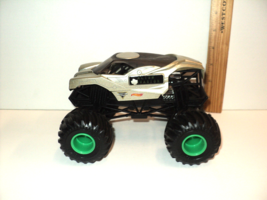 Hot Wheels Monster Jam Alien Invasion Vehicle 7&quot; L x 5.25 W x 4.50 H Silver - £17.69 GBP