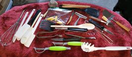 Large Lot of Kitchen Utensils Cooking Peelers Spatuals Tong Whisk Knife Etc - $19.99