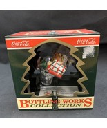 NEW Coca-Cola Elf On Coke Glass Christmas Xmas Ornament Snow Present KG - €8,54 EUR