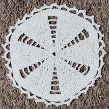 Vintage Hand Crochet Beige Doily Windmill Pattern 6.5 Inch Scallop Edge - £2.35 GBP