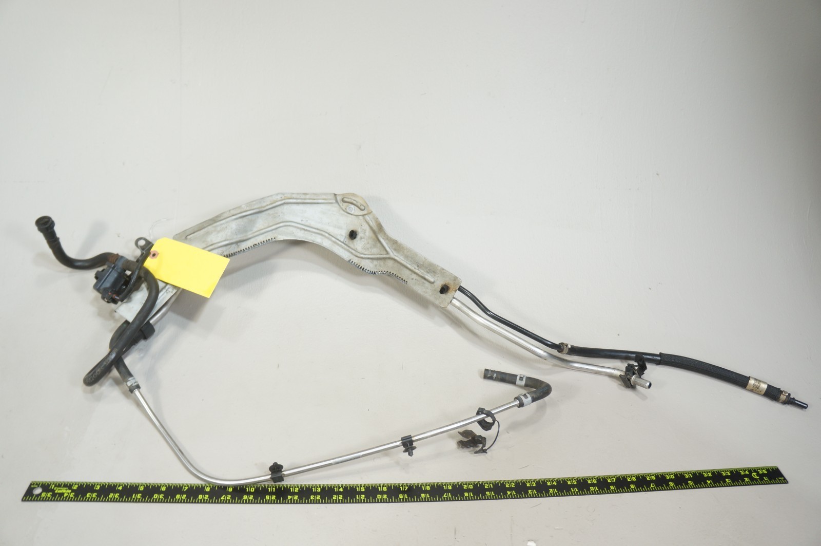 06-2009 land range rover sport L320 4.2l engine fuel rail undercariage Item image 4