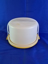 VTG Tupperware Cake Keeper Carrier Harvest Gold 684-1 - $28.04