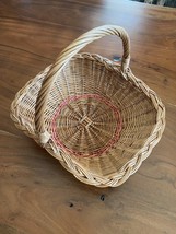 Vintage Flower &amp; Fruit Gathering Basket Brown Woven  Wicker Oval Handle - $885.04 MXN