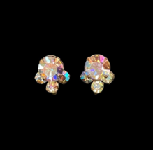 Gold Tone Screw Back Earrings Aurora Borealis Prong Rhinestone Midcentury .75&quot; - £19.33 GBP