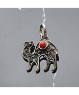 VINTAGE 925 STERLING SILVER RED CORAL  FILIGREE CAMEL PENDANT - €32,91 EUR