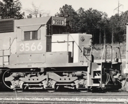 Louisville &amp; Nashville Railroad LN L&amp;N #3566 GP40-2 Electromotive Photo Atlanta - £7.63 GBP
