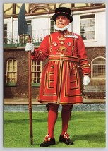 Yeoman Warder At The Tower Of London England Beefeater Vintage Postcard - £10.80 GBP