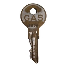 Vintage Briggs &amp; Stratton Gas Tank Key ~ A806 - $6.76