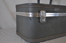 VTG American Voyager Make Up Travel Bag - $918.80 MXN