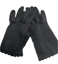 Vintage Women&#39;s Gloves Black Cloth Small Scalloped Edge - $265.21 MXN