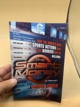 The Smart Money: How the World&#39;s Best Sports Bettors Beat the Bookies Ou... - $143.75 MXN