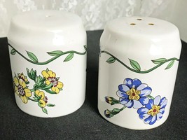 Vintage Floral Salt &amp; Pepper Shakers 3&quot; Tall x 2 1/4&quot; in Diameter - £13.88 GBP