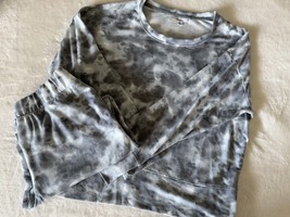 Cloudy Grey Women’s Sweatshirt And Sweatpants Set Size XL - $360.68 MXN