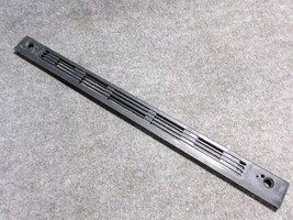 W10016380 WHIRLPOOL RANGE OVEN DOOR HANDLE VENT TRIM 3196819 - $391.84 MXN