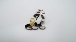 Vintage 1994 Tweety Bird Sylvester The Cat Warner Brothers Pin 4cm - $29.70