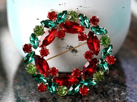 Christmas Wreath Rhinestone Brooch Pin, Crystal Xmas Holiday Jewelry Gift - £27.79 GBP
