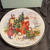 AVON CHRISTMAS PLATE / 1990 / &quot;BRINGING CHRISTMAS HOME&quot; / PORCELAIN - $7.20