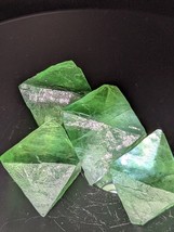 Fluorite Octahedron Natural Geometric Formation Crystals- Green (4 oz) - €19,67 EUR
