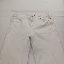 Women's White Denim Mid-Rise Cropped Jeans Measured Size (32×20) image 11