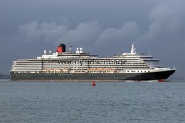 rs2553 - Cunard Liner - Queen Victoria off East Cowes 15-02-21 - photo 6x4 - $2.80