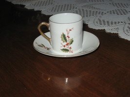 Miniature Teacup &amp; Saucer-Christmas-Holly-Berries-Gold Detail-Inarco-Japan - £9.43 GBP