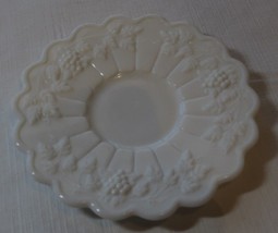 Milk Glass Paneled Grape Pattern Saucer only Westmoreland Vintage 5 3/4&quot; RARE ~ - £12.33 GBP
