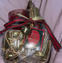 Aromatique Smell Of Christmas Gift Basket Set Candle + Spray Smells Fantastic - £27.54 GBP