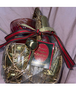 Aromatique Smell Of Christmas Gift Basket Set Candle + Spray Smells Fant... - £27.46 GBP