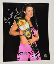 Diva Victoria wrestler from WWE holding her Women&#39;s Champion belt Signed... - $654.66 MXN
