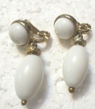 Vintage Monet Brushed Gold Tone Faux Pearl Dangle Clip Earrings White - £7.47 GBP