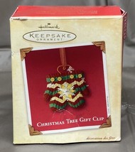 Hallmark Keepsake Ornament, Christmas Tree Gift Clip, Mittens Snowflake 2003 - £7.63 GBP